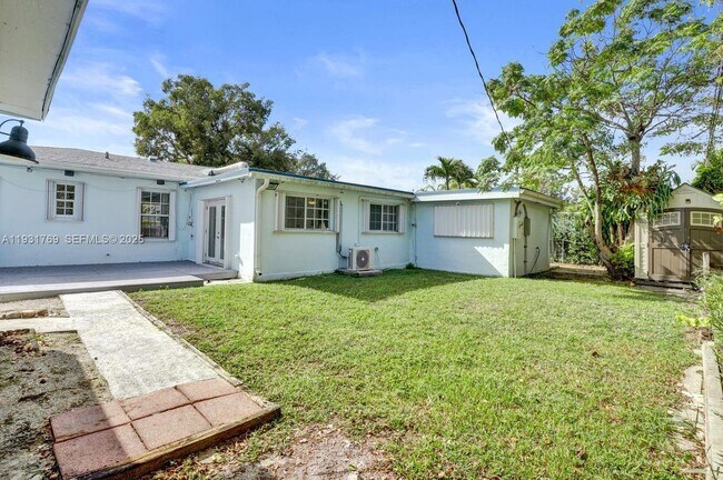 Building Photo - 6871 SW 50th Terrace