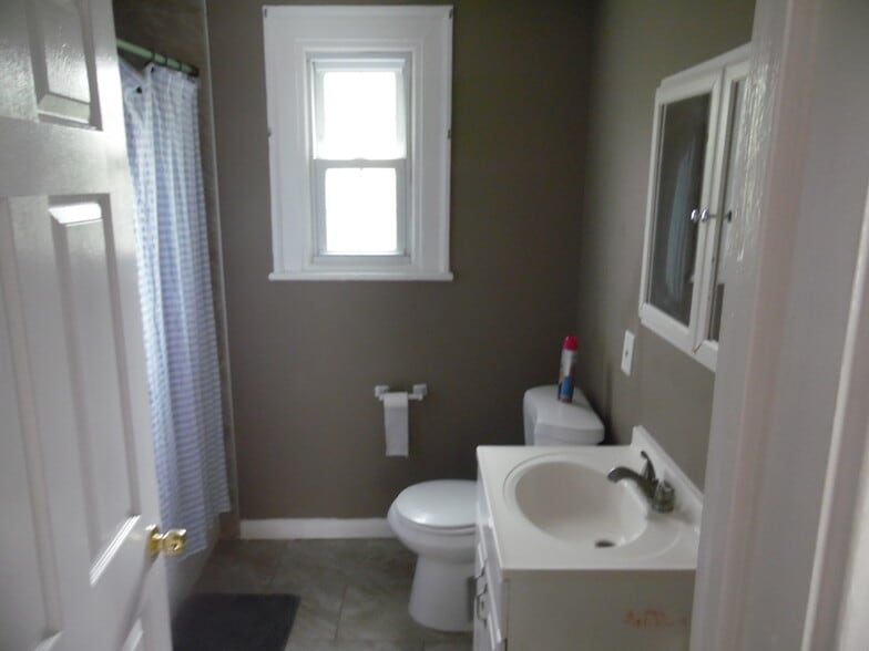 Building Photo - 419 W White Horse Pike