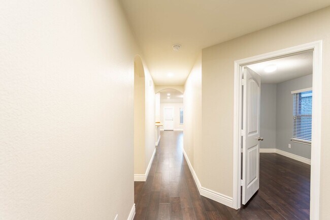 Building Photo - Located in the Trails at Riverstone community, this inviting 5-bedroom, 2-bathroom home offers a ...