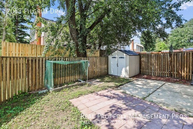 Building Photo - 2043 Pilgrim Dr