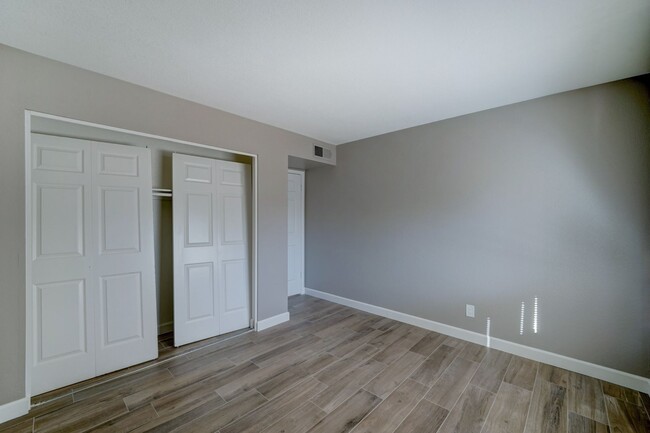 Building Photo - AVAILABLE NOW - REMODELED IN TEMPE!!!