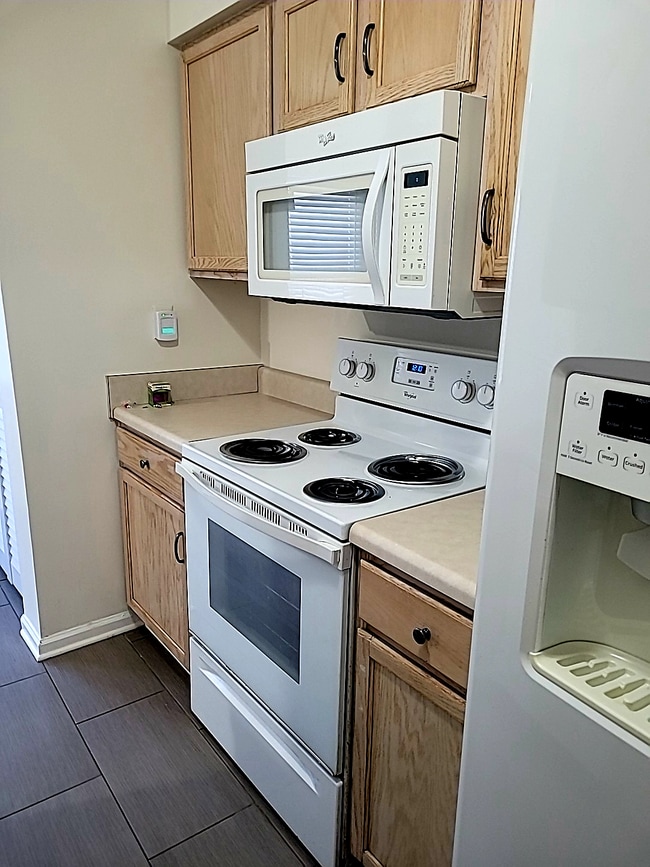 Building Photo - Spacious 3BR Townhome • $2,150 • Fenced Yard + Bonus Room • Prime Location