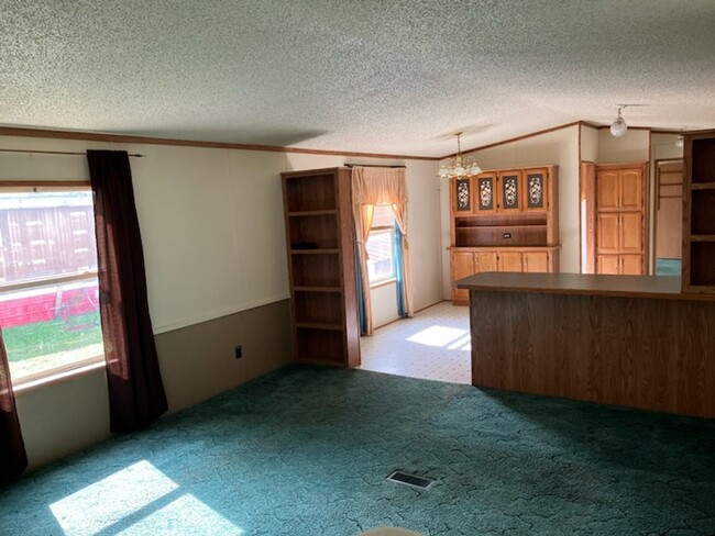 Building Photo - 3 bed, 2 bath Trailer house with outer sto...