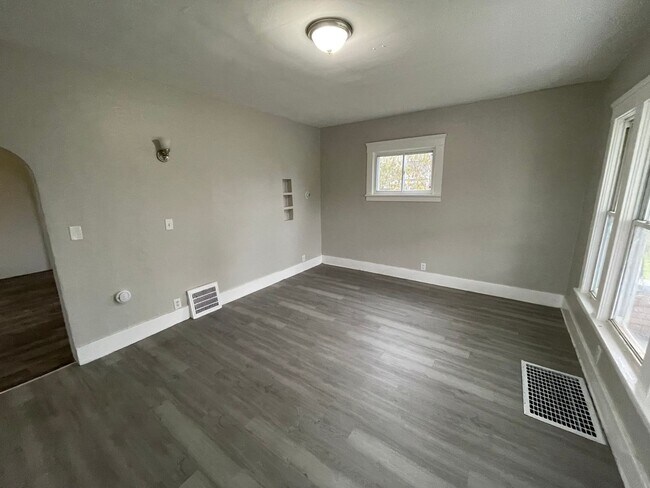 Building Photo - 1733-1737 Long Ave