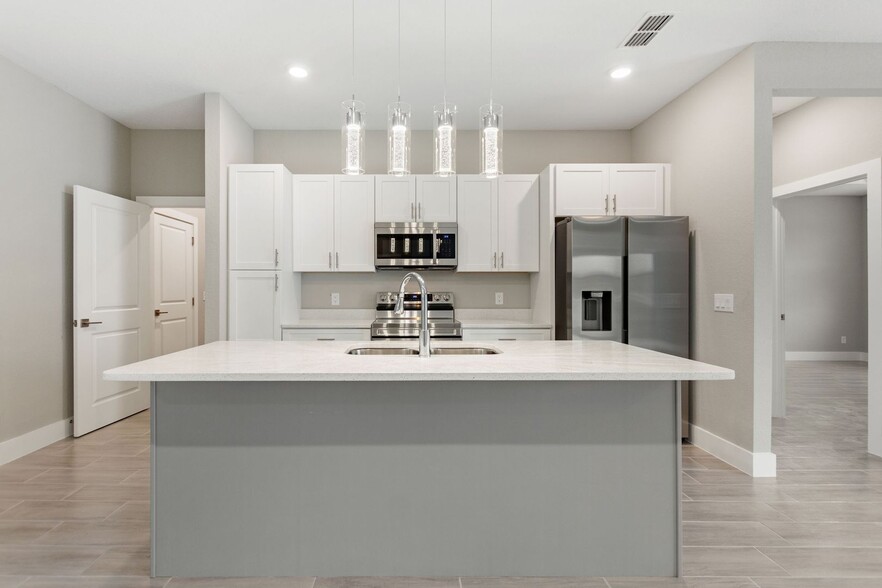 Building Photo - 825 Colville Dr