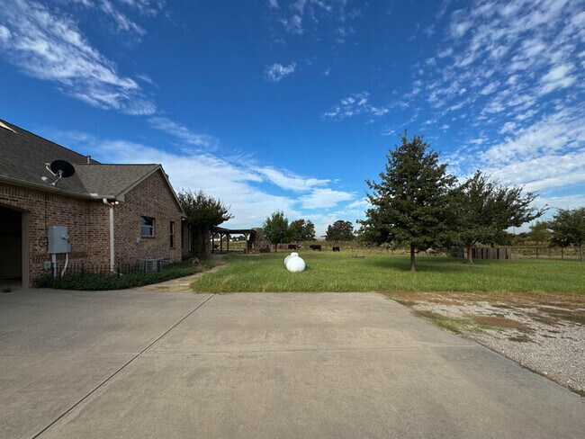 Building Photo - 1559 E Blackjack Rd E