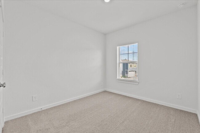 Building Photo - 535 Avisa Dr