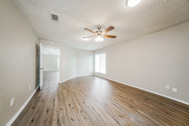 Building Photo - Beautiful 3-Bedroom Home in Houston, TX
