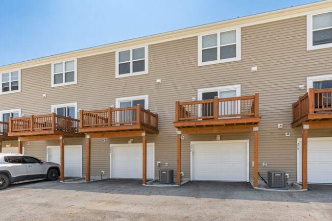 Building Photo - 456 Autumn Ridge Cir