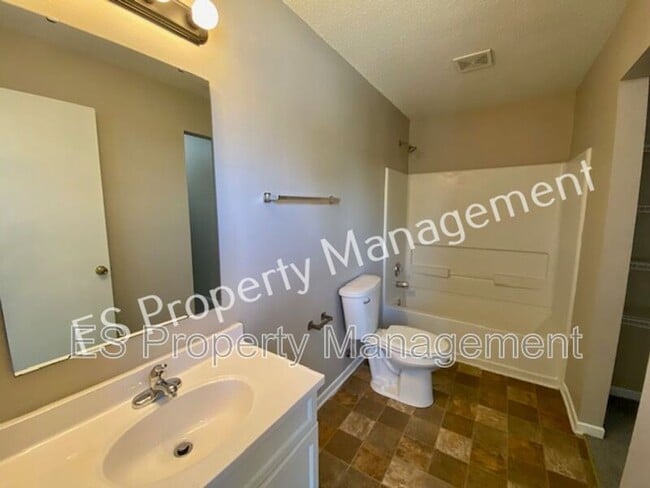 Building Photo - 8415 Ash Grove Dr