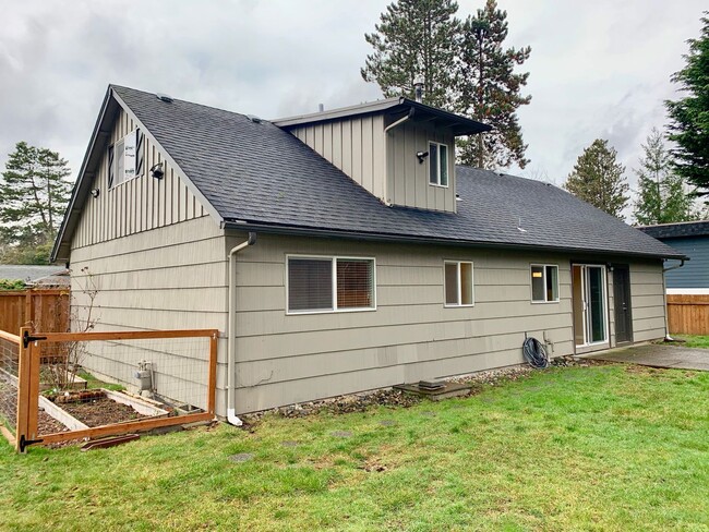 Building Photo - Renton Highlands 5 bdrm home.