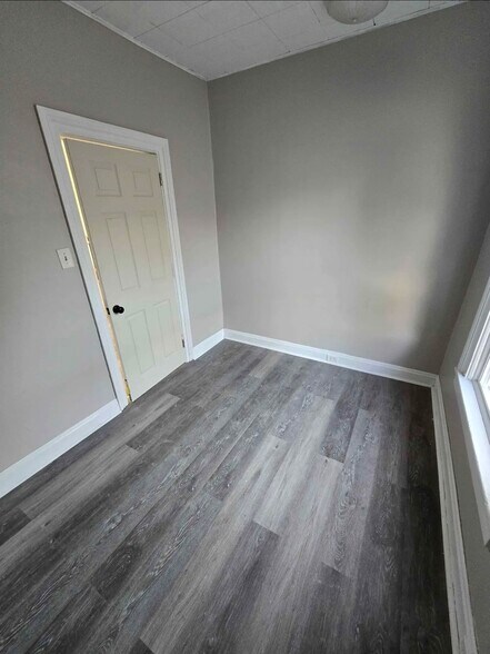 Building Photo - 541 5th Ave