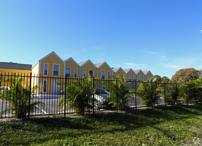 Building Photo - Desoto Apartments