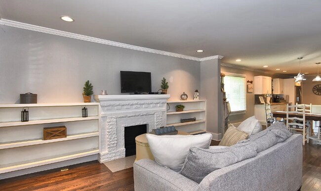 Building Photo - Midtown 2-bed, 2-bath Available Mid August!