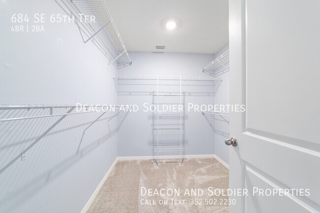Building Photo - 684 SE 65th Terrace