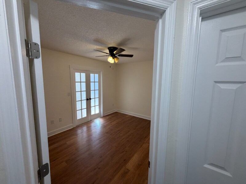 Building Photo - 1042 Willowood Ln