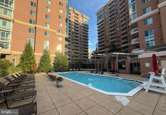 Building Photo - 3101 N Hampton Dr