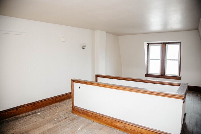 Building Photo - 33 E Gramby St