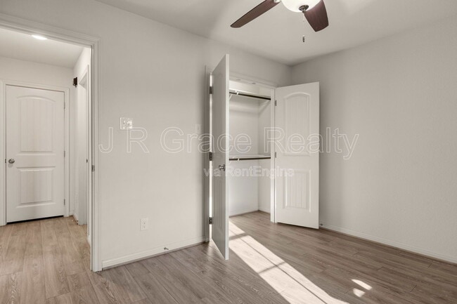 Building Photo - 114 Tomahawk Dr