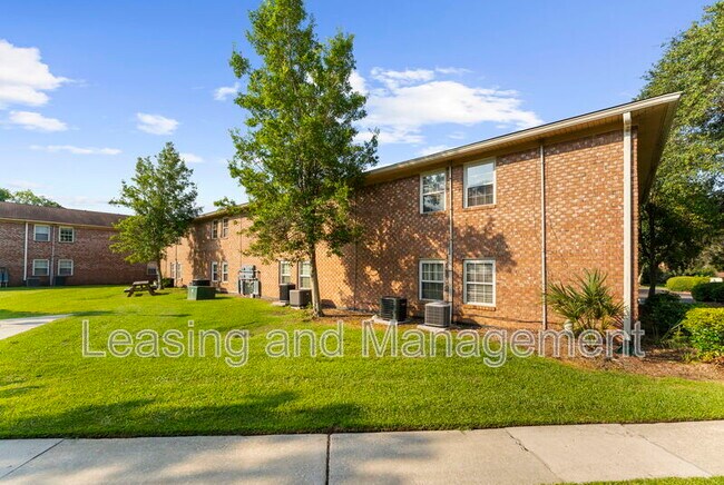 Building Photo - 201 Oakmont Ave
