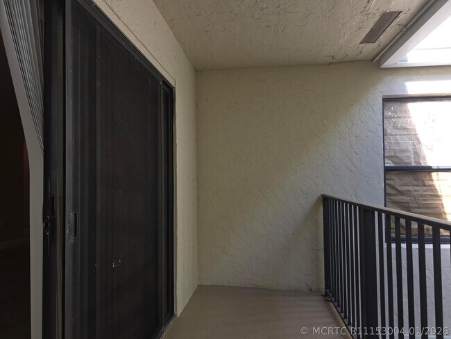 Building Photo - 1542 Lake Crystal Dr