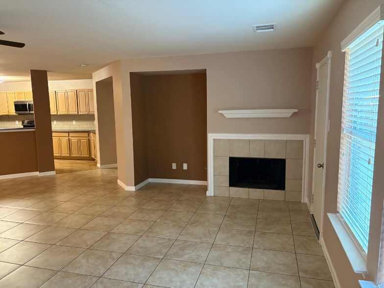 Building Photo - 327 Remington Heights Dr