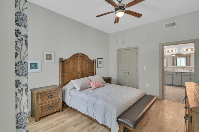 Building Photo - 1901 Post Oak Blvd