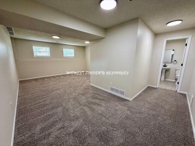Building Photo - Amazing 3 Bedroom Home!