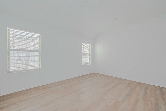 Building Photo - 18439 Summit Ranch Dr