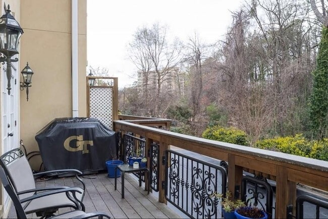 Building Photo - 331 Carpenter Dr NE