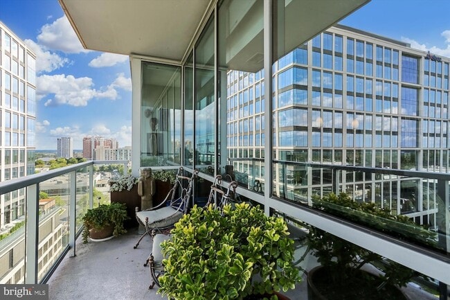 Building Photo - 930 Rose Ave