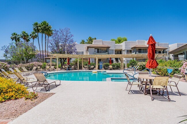 Building Photo - Chandler's Best-Kept Secret: Spacious Cond...