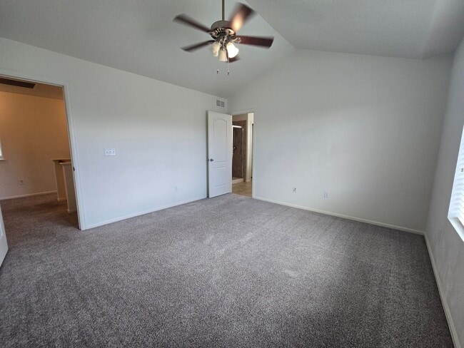 Building Photo - Beautiful 4-Bed, 3.5-Bath Home with Mountain Views on Quiet Cul-de-Sac