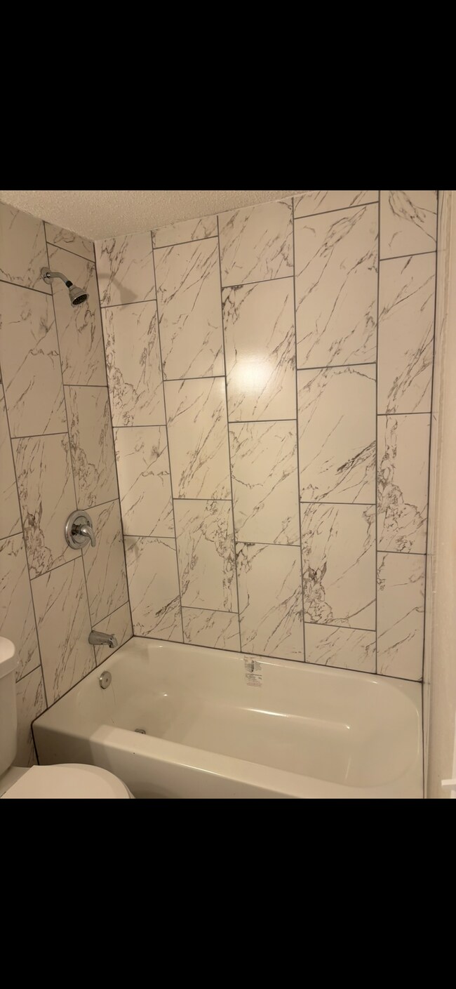 Building Photo - Bonner Springs Apartment Complex