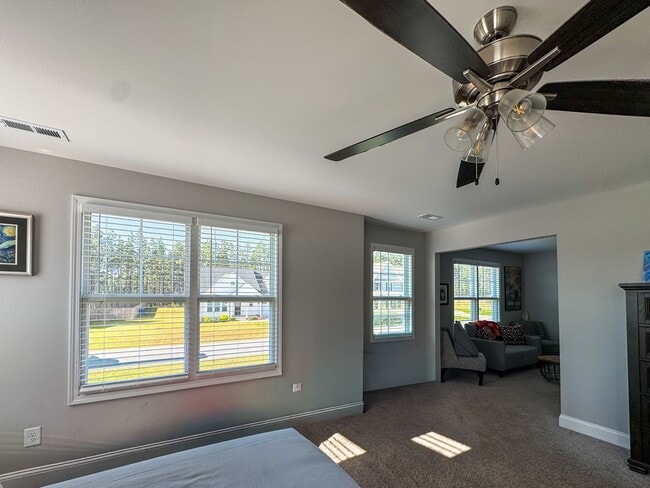 Building Photo - Spacious 4 Bed 3 Bed Home in Pine Forest School District