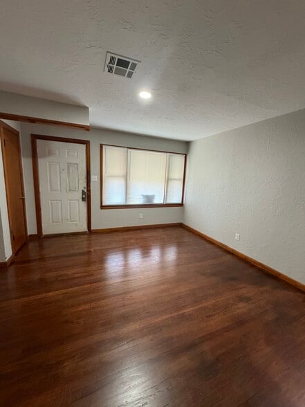 Building Photo - 1211 SW 24th St