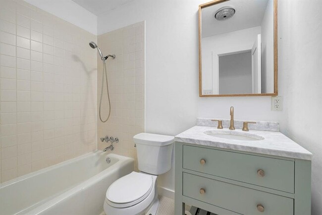 Building Photo - 8525 Maine Dr