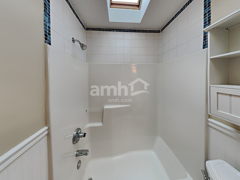 Building Photo - 105 Elmwood St