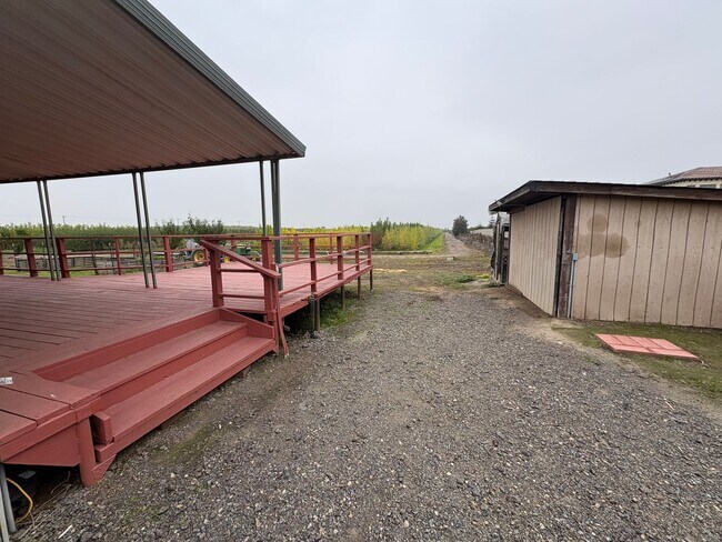 Building Photo - Pleasant Country Home Available Now!