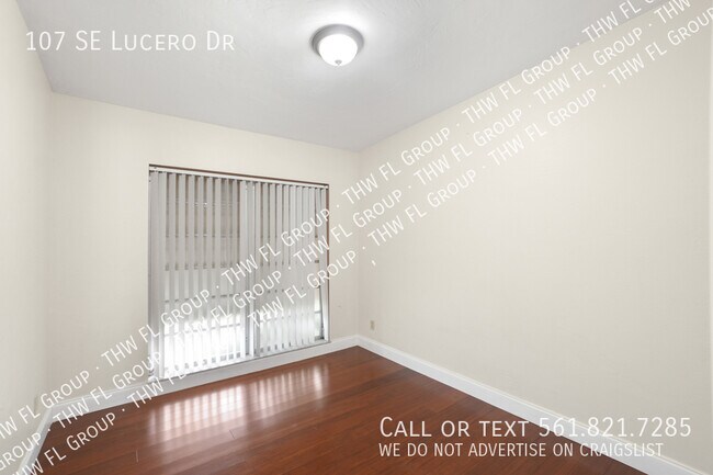 Building Photo - 107 SE Lucero Dr