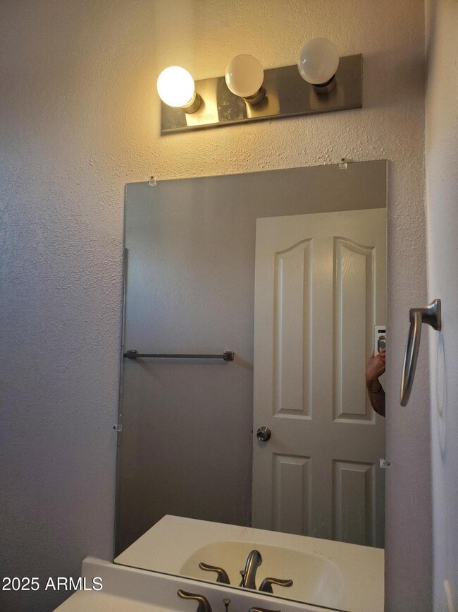 Building Photo - 1511 E Desert Dr