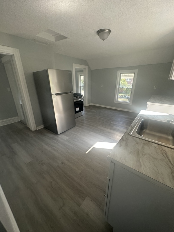Building Photo - 2056 W 95th St
