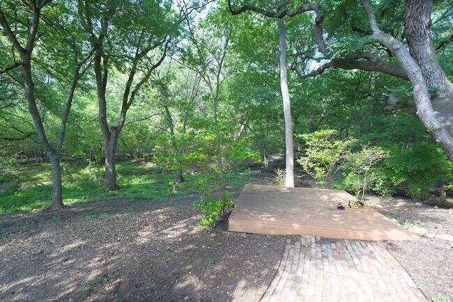 Building Photo - Gorgeous Home in the Coveted Greenshire Subdivision - Realtor Commission: $400