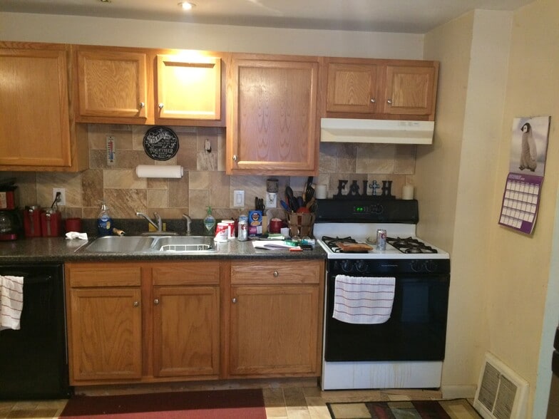 Kitchen - 326 N Vine St