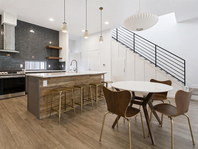 Building Photo - 4402 Mt Vernon Dr