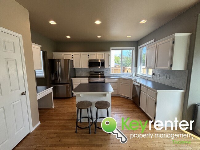Building Photo - Elegant Browns Point Living with Backyard ...