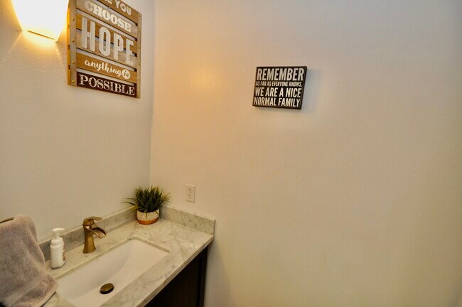 Building Photo - 3330 Beran Dr