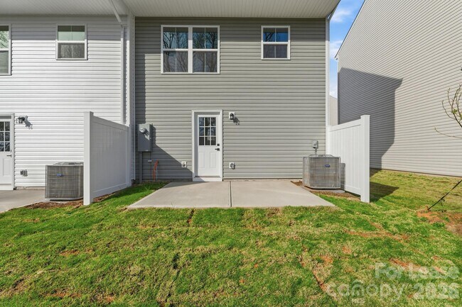 Building Photo - 7024 Capstan Ter