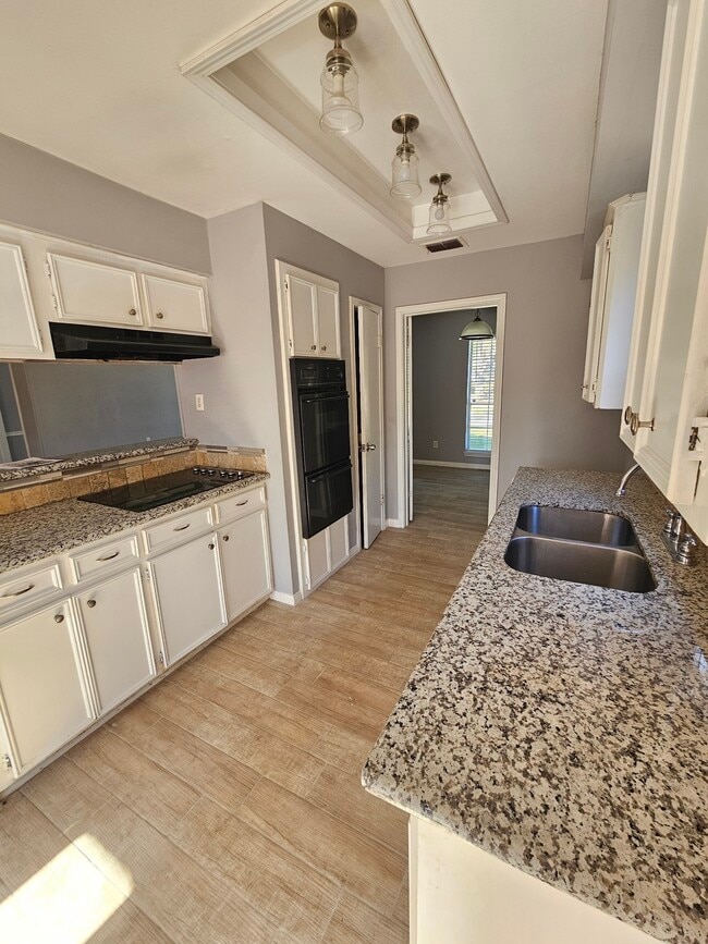 Building Photo - 431 N Forest Blvd