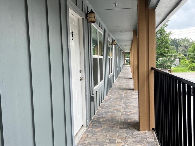 Building Photo - 22061 Russell Dr